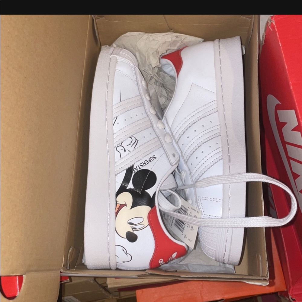 Adidas Disney superstar